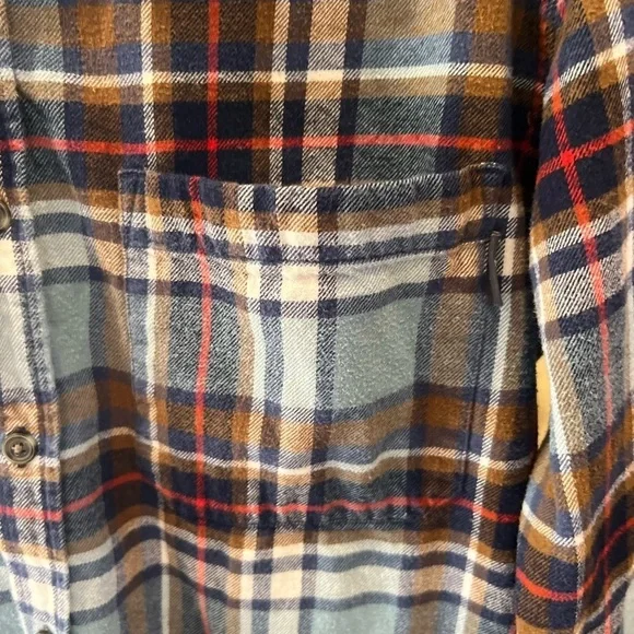 Classic Eddie Bauer flannel size large in GUC - Picture 2 of 5